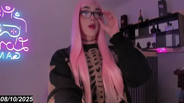 Snapshot of Bonnie_Luxury chatting on 10-08-25, 05:27 Bonnie Luxury online show from 10-08-25, 05:27