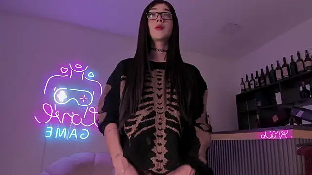 Snapshot of Bonnie_Luxury chatting on 10-23-25, 05:18 Bonnie Luxury online show from 10-23-25, 05:18