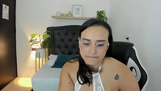 zoe danae  online show from 02-26-25, 03:19