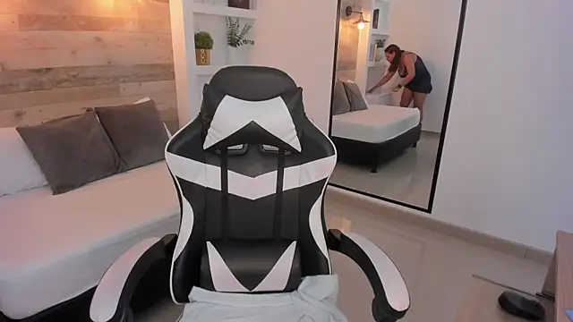 zoe danae  online show from 02-11-26, 12:32