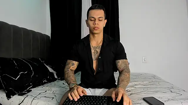 Snapshot of Aron_Dark chatting on 02-05-25, 10:01 Aron Dark online show from 02-05-25, 10:01