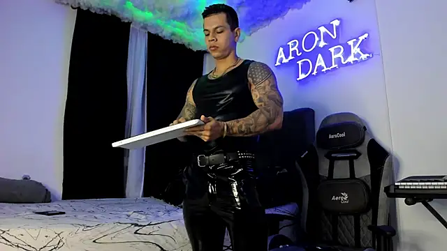 Snapshot of Aron_Dark chatting on 02-11-25, 11:43 Aron Dark online show from 02-11-25, 11:43