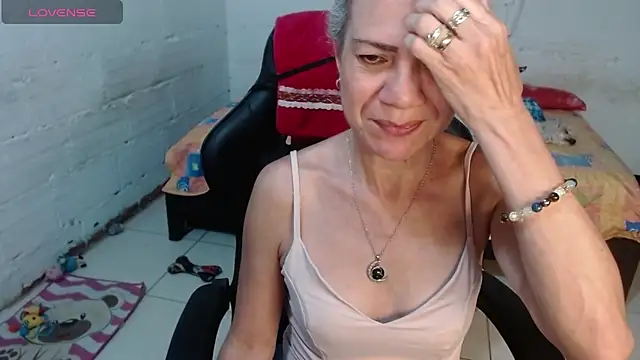 Snapshot of Giorgia_xue53 chatting on 12-20-24, 06:29 Giorgia xue53 online show from 12-20-24, 06:29