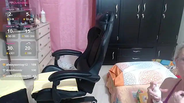 Snapshot of Giorgia_xue53 chatting on 10-01-25, 01:55 Giorgia xue53 online show from 10-01-25, 01:55