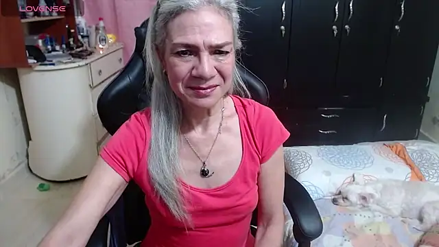 Snapshot of Giorgia_xue53 chatting on 10-14-25, 04:57 Giorgia xue53 online show from 10-14-25, 04:57