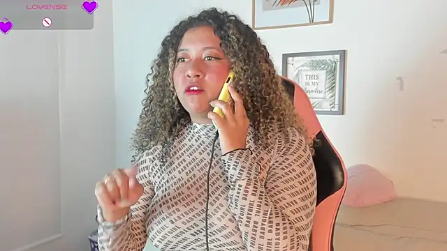 Kenia tompson01 online show from 11-13-25, 08:52