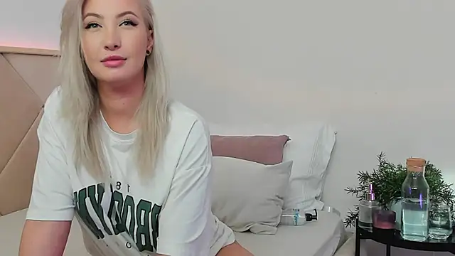 LilouKat online show from 01-27-25, 11:00