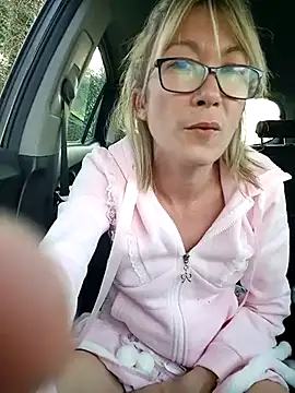 Snapshot of Timide_girl2 chatting on 03-08-25, 10:00 Timide girl2 online show from 03-08-25, 10:00