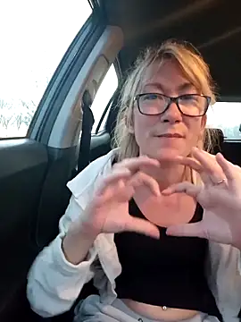 Snapshot of Timide_girl2 chatting on 03-12-25, 02:56 Timide girl2 online show from 03-12-25, 02:56