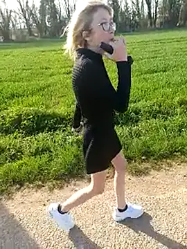 Snapshot of Timide_girl2 chatting on 03-18-25, 03:31 Timide girl2 online show from 03-18-25, 03:31