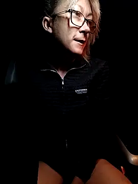 Snapshot of Timide_girl2 chatting on 10-08-25, 04:10 Timide girl2 online show from 10-08-25, 04:10