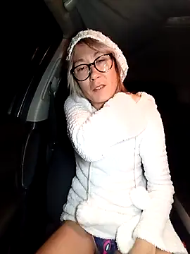 Snapshot of Timide_girl2 chatting on 12-16-25, 05:23 Timide girl2 online show from 12-16-25, 05:23