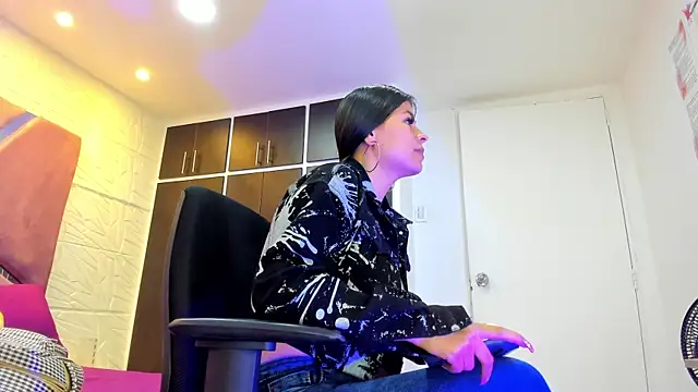 Charlotte Ice1 online show from 02-01-25, 05:05