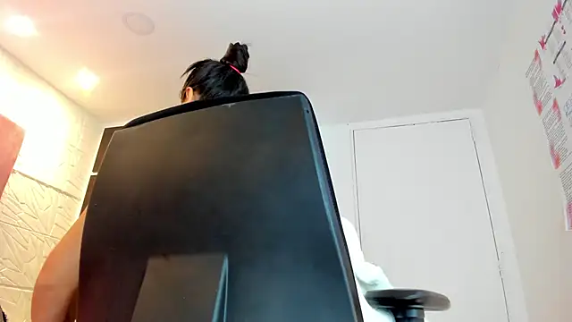 Charlotte Ice1 online show from 02-22-25, 04:09