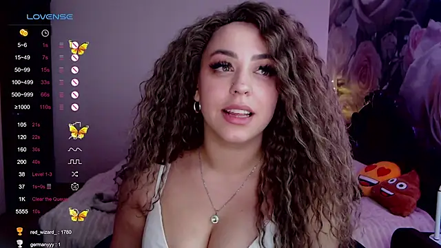 Snapshot of _Just_a_queen_3 chatting on 12-09-24, 09:05 Just a queen 3 online show from 12-09-24, 09:05