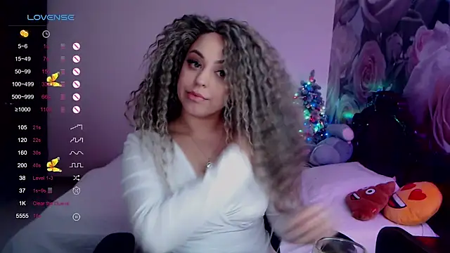 Snapshot of _Just_a_queen_3 chatting on 01-04-25, 07:13 Just a queen 3 online show from 01-04-25, 07:13