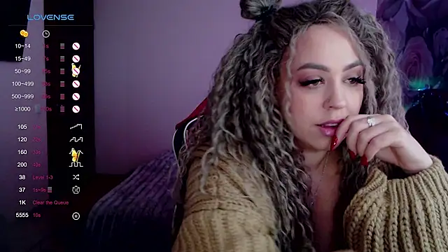 Snapshot of _Just_a_queen_3 chatting on 02-01-25, 06:51 Just a queen 3 online show from 02-01-25, 06:51