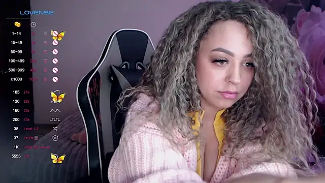 Snapshot of _Just_a_queen_3 chatting on 02-15-25, 09:27 Just a queen 3 online show from 02-15-25, 09:27