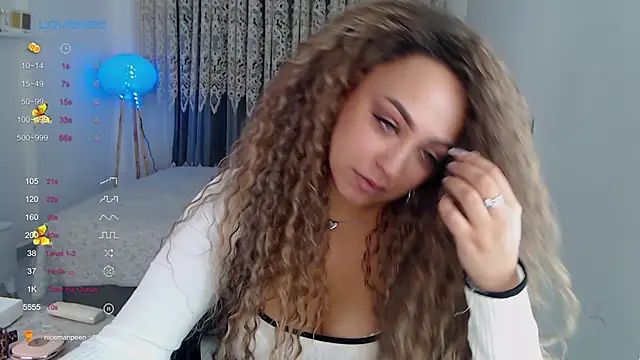 Snapshot of _Just_a_queen_3 chatting on 11-15-25, 11:07 Just a queen 3 online show from 11-15-25, 11:07