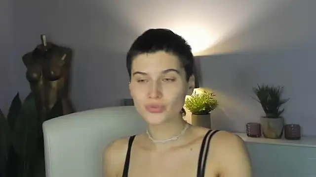 Snapshot of sarah_perfect chatting on 10-19-25, 01:45 sarah perfect online show from 10-19-25, 01:45