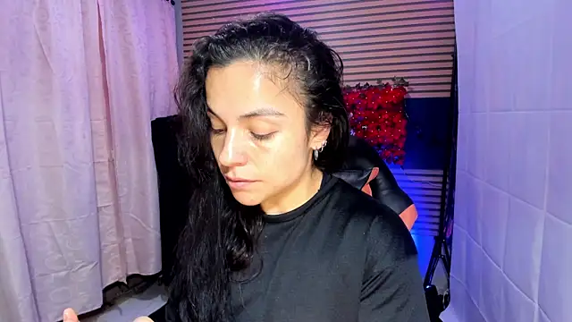 Snapshot of rosse_2504 chatting on 09-17-25, 05:14 rosse 2504 online show from 09-17-25, 05:14