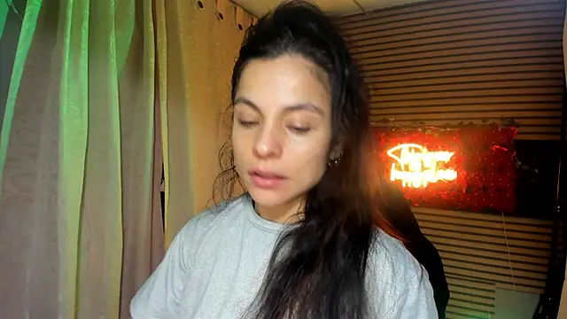 Snapshot of rosse_2504 chatting on 10-21-25, 05:24 rosse 2504 online show from 10-21-25, 05:24