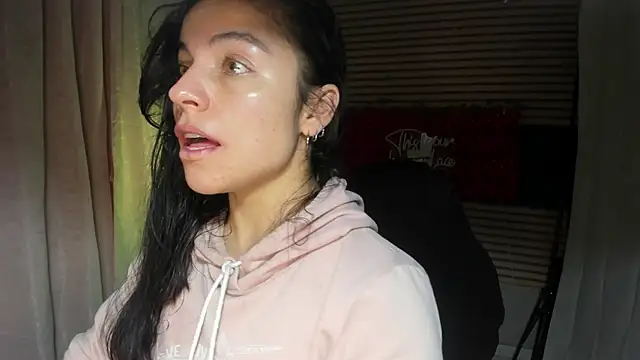 Snapshot of rosse_2504 chatting on 10-22-25, 05:02 rosse 2504 online show from 10-22-25, 05:02