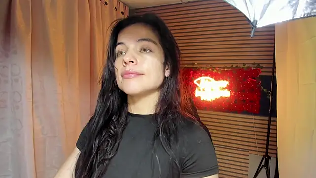 Snapshot of rosse_2504 chatting on 11-10-25, 05:56 rosse 2504 online show from 11-10-25, 05:56