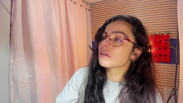 Snapshot of rosse_2504 chatting on 11-14-25, 05:33 rosse 2504 online show from 11-14-25, 05:33