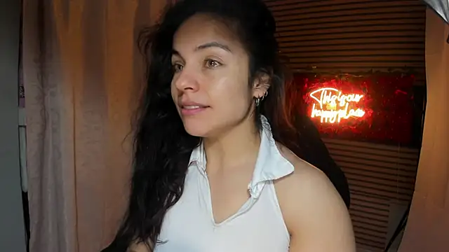 Snapshot of rosse_2504 chatting on 11-21-25, 02:16 rosse 2504 online show from 11-21-25, 02:16