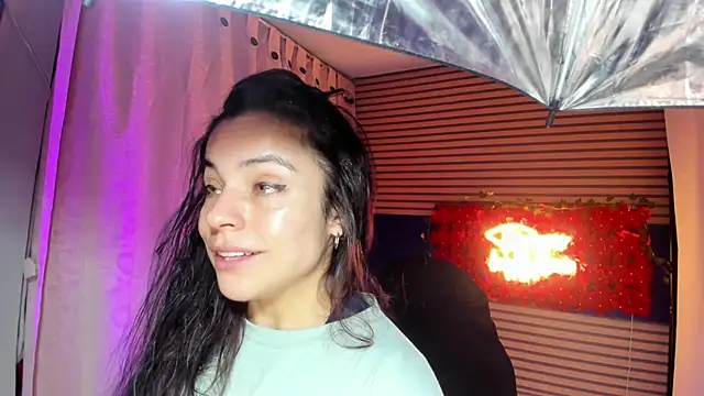 Snapshot of rosse_2504 chatting on 11-25-25, 05:13 rosse 2504 online show from 11-25-25, 05:13