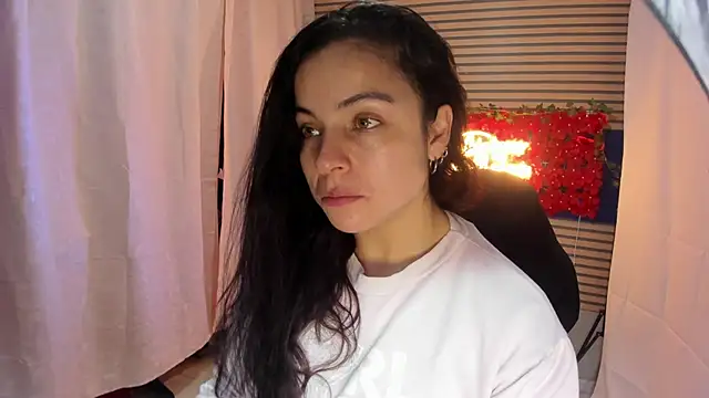 Snapshot of rosse_2504 chatting on 11-26-25, 05:14 rosse 2504 online show from 11-26-25, 05:14