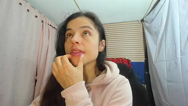 Snapshot of rosse_2504 chatting on 07-08-26, 12:42 rosse 2504 online show from 07-08-26, 12:42