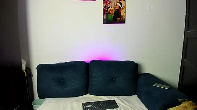 Snapshot of AndreaAndKarina chatting on 09-21-25, 05:58 AndreaAndKarina online show from 09-21-25, 05:58