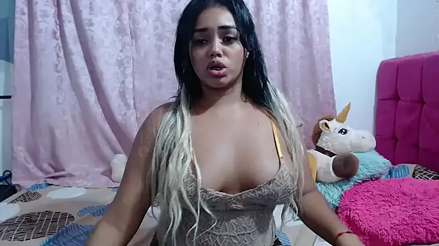 Snapshot of kiara_milf_ chatting on 03-21-25, 01:24 kiara milf online show from 03-21-25, 01:24