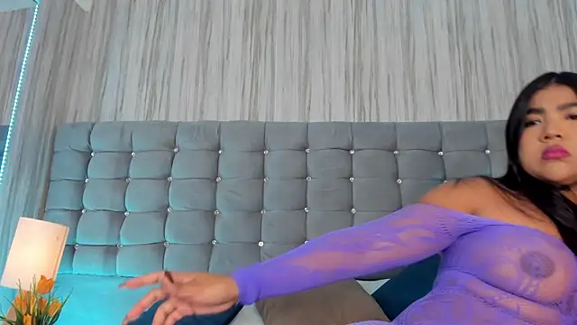 Snapshot of Poacahontasfg chatting on 10-27-25, 04:05 Poacahontasfg online show from 10-27-25, 04:05