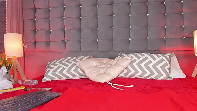 Snapshot of Poacahontasfg chatting on 11-08-25, 04:01 Poacahontasfg online show from 11-08-25, 04:01