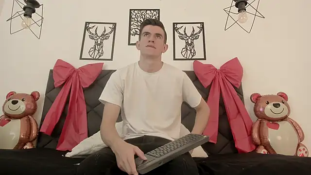 MikaelSlow online show from 02-11-25, 04:01