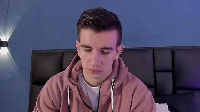 MikaelSlow online show from 09-30-25, 03:33