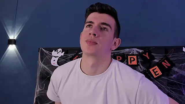 MikaelSlow online show from 10-31-25, 04:02