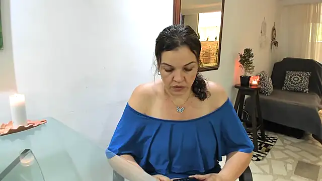 Snapshot of MarilynDavies chatting on 10-16-25, 09:27 MarilynDavies online show from 10-16-25, 09:27