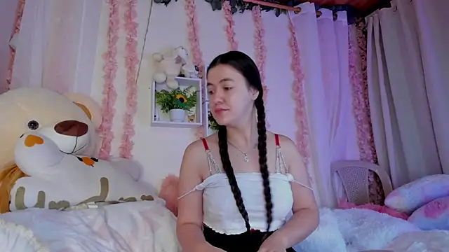 Idara and Edahi01 online show from 09-18-25, 09:00