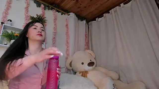 Idara and Edahi01 online show from 01-15-26, 04:33