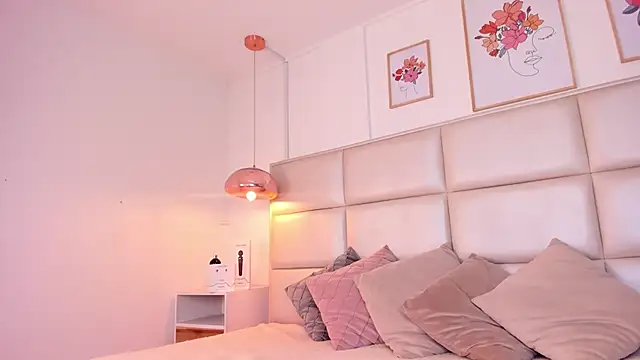 Snapshot of Aily_Yozuko chatting on 02-18-25, 02:38 Aily Yozuko online show from 02-18-25, 02:38