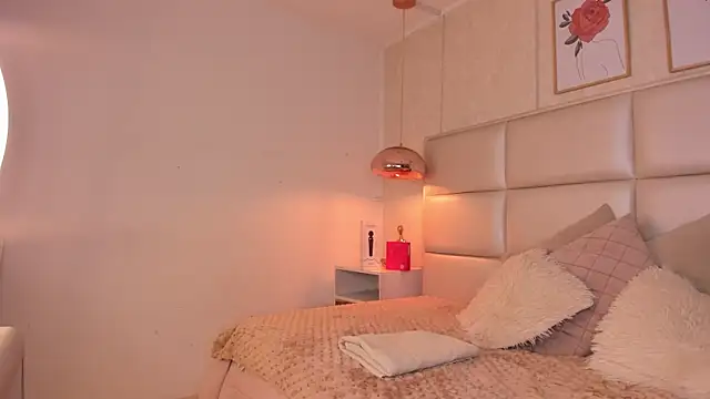 Snapshot of Aily_Yozuko chatting on 09-10-25, 02:44 Aily Yozuko online show from 09-10-25, 02:44