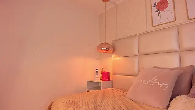 Snapshot of Aily_Yozuko chatting on 10-28-25, 02:48 Aily Yozuko online show from 10-28-25, 02:48