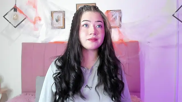 Snapshot of GENNESIS_LOVE chatting on 10-28-25, 03:10 GENNESIS LOVE online show from 10-28-25, 03:10