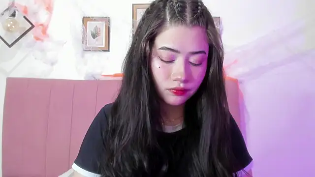 Snapshot of GENNESIS_LOVE chatting on 10-29-25, 03:31 GENNESIS LOVE online show from 10-29-25, 03:31