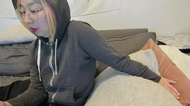 Snapshot of luxgray chatting on 12-13-24, 12:31 luxgray online show from 12-13-24, 12:31