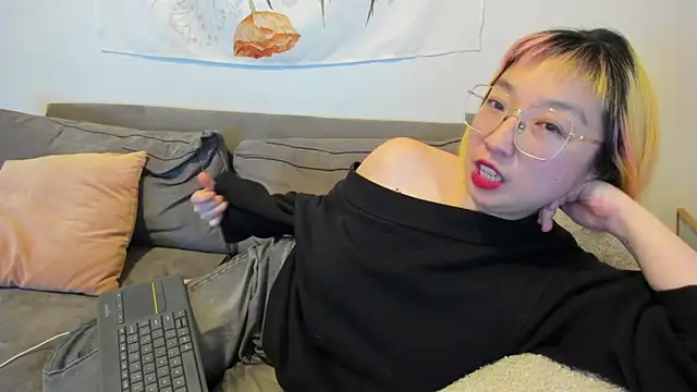 Snapshot of luxgray chatting on 01-18-25, 03:20 luxgray online show from 01-18-25, 03:20